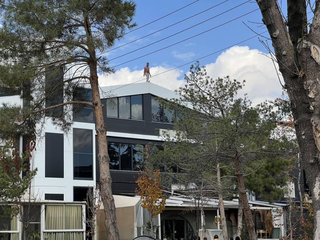 Konya'da çalıştığı firmadan alacaklı olan işçi yarı çıplak intihar girişiminde bulundu! Tam 3 saat sürdü 5